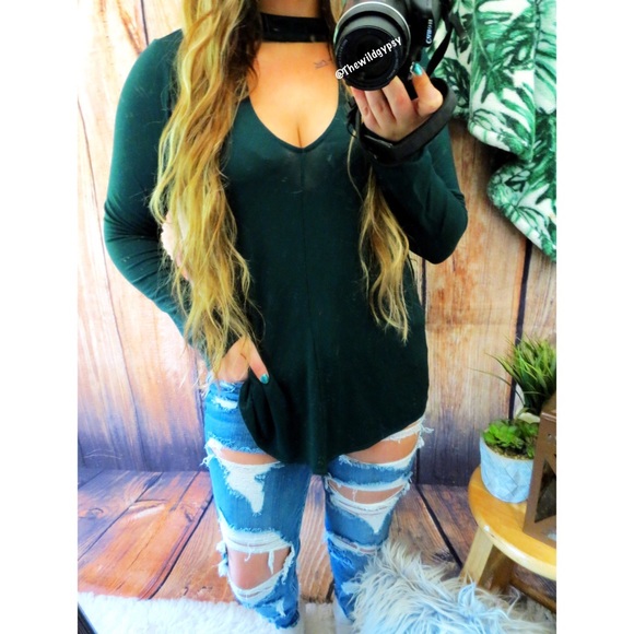 Express Tops - Express choker cut out long sleeve 🌿